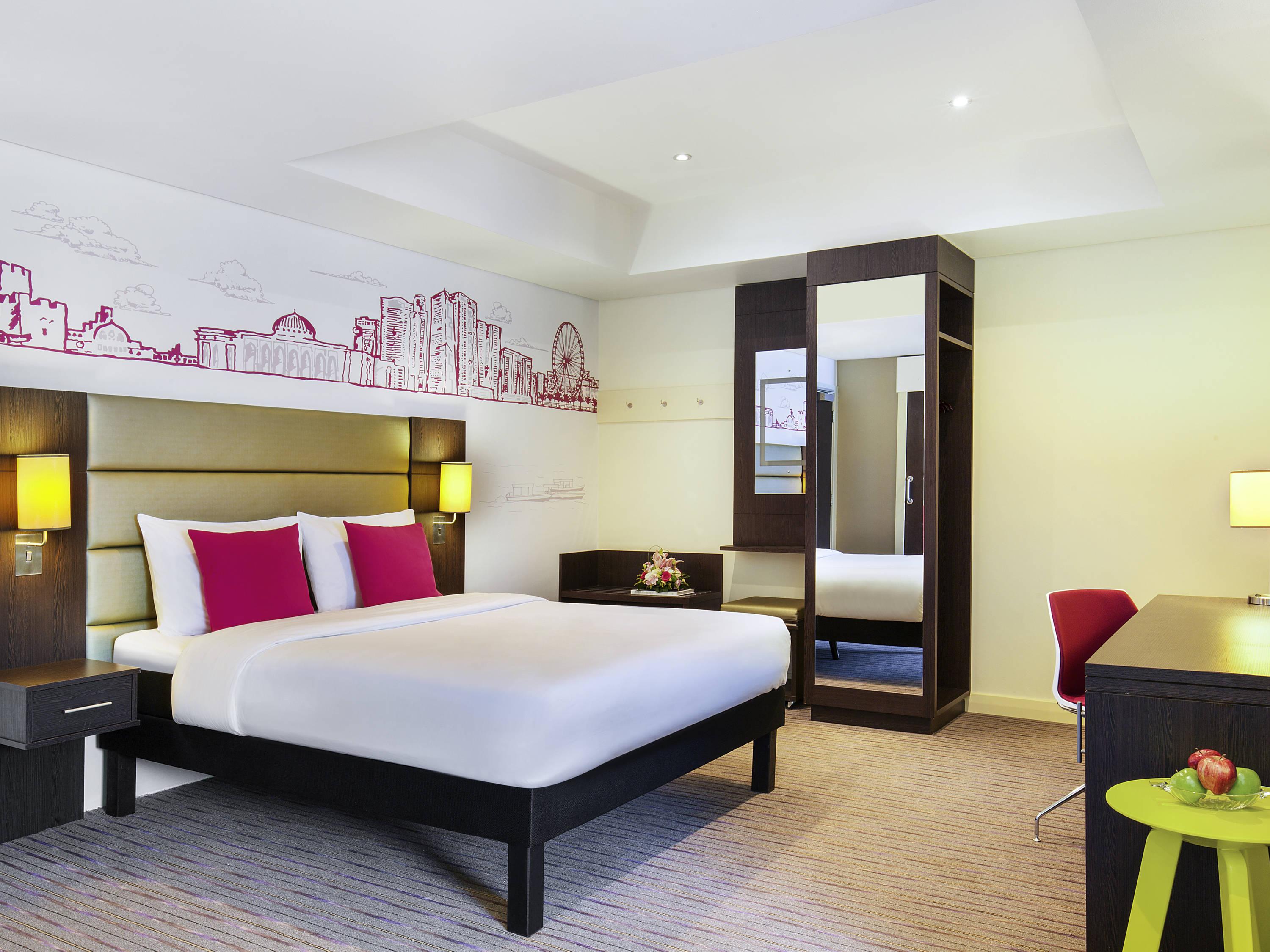 Отель Ibis Styles Шарджа Экстерьер фото
