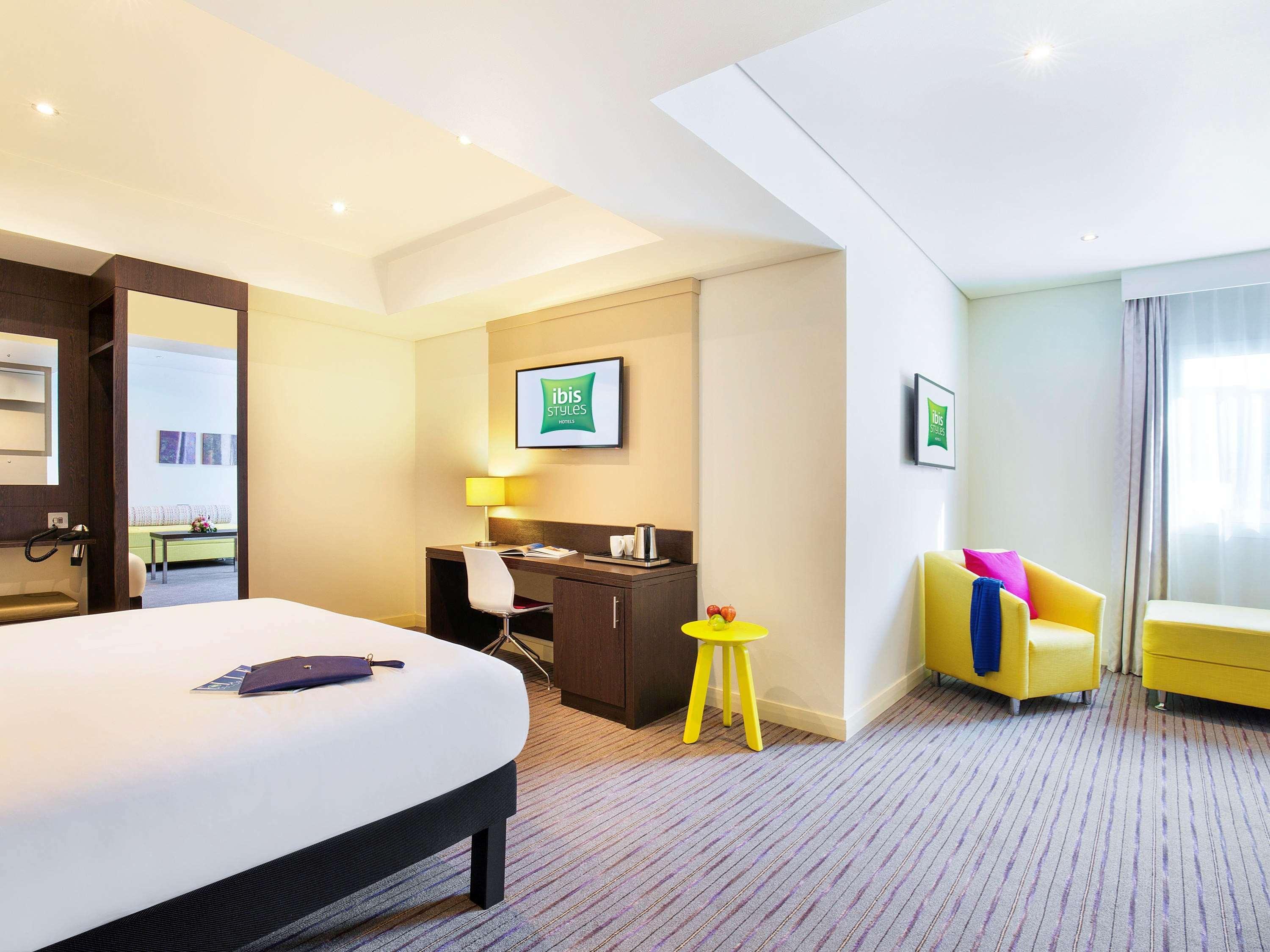 Отель Ibis Styles Шарджа Экстерьер фото