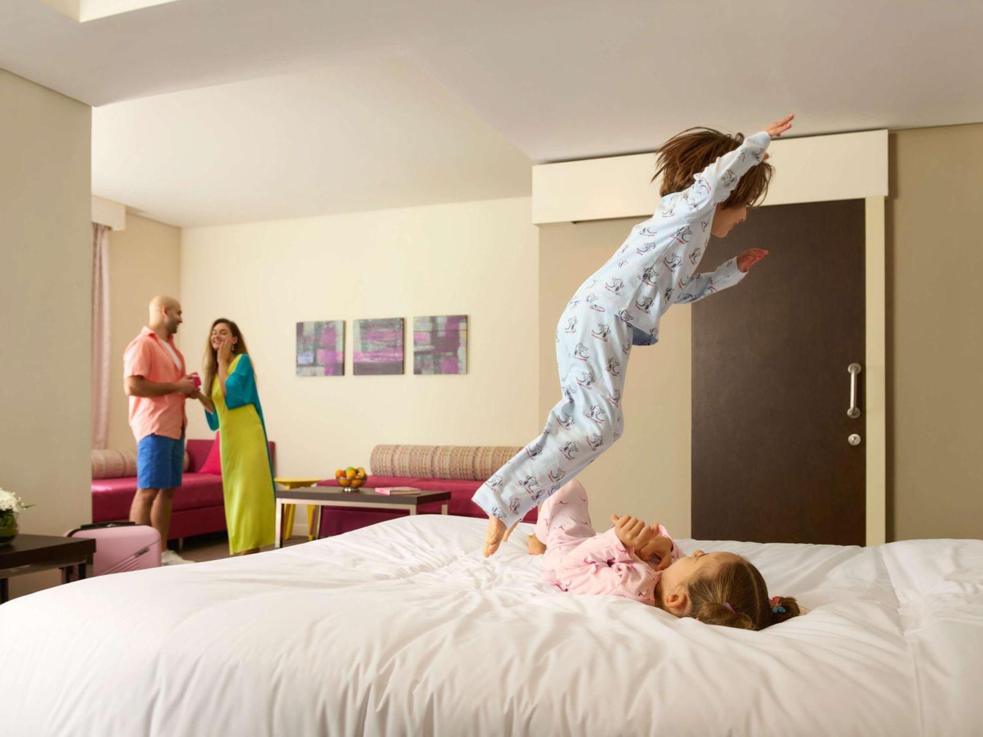 Отель Ibis Styles Шарджа Экстерьер фото