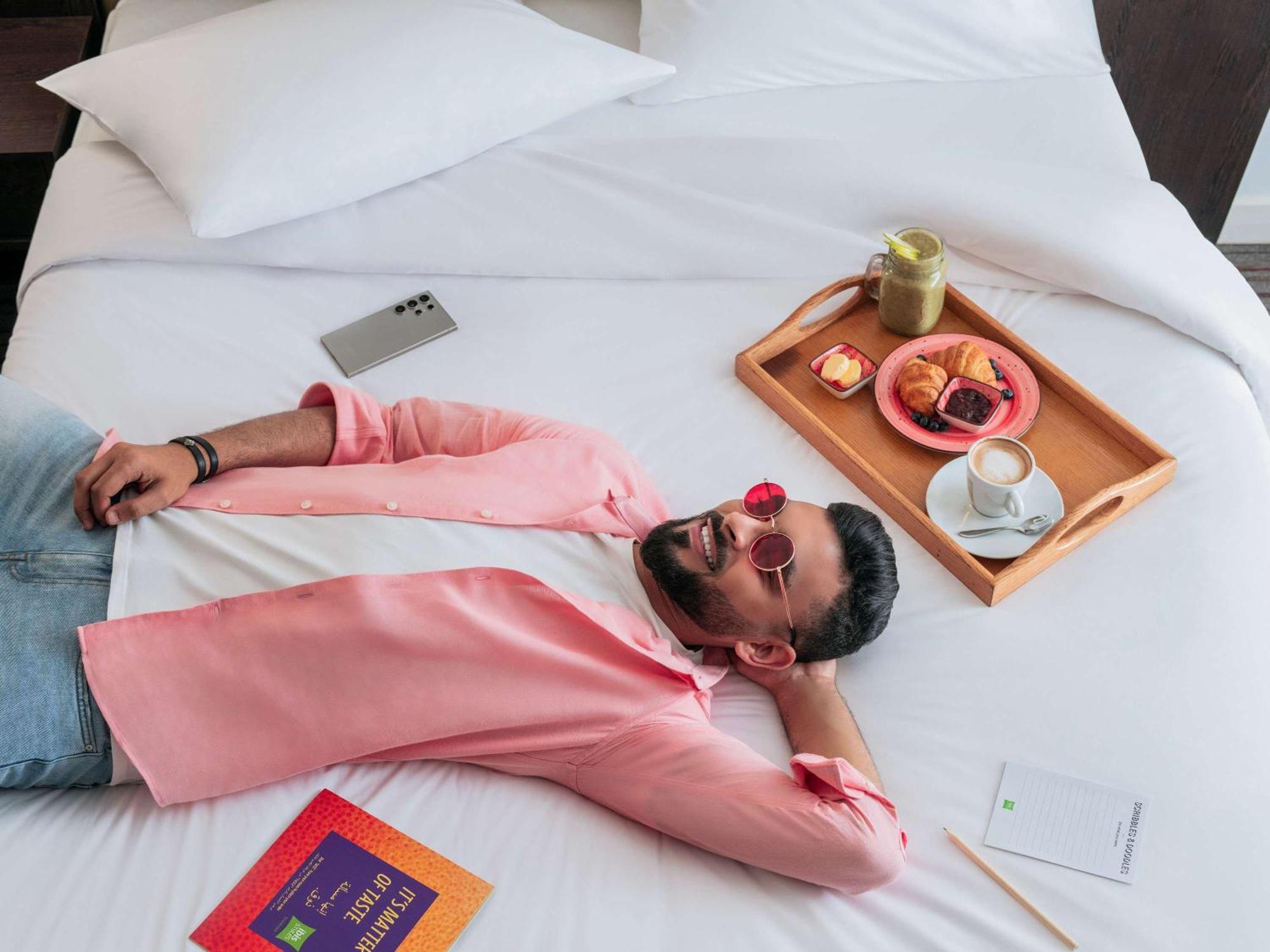 Отель Ibis Styles Шарджа Экстерьер фото