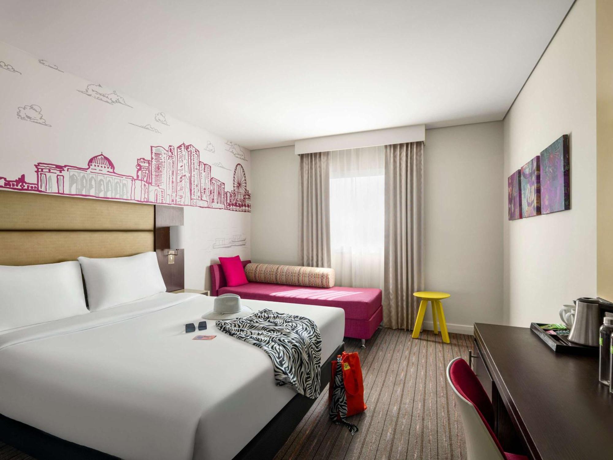 Отель Ibis Styles Шарджа Экстерьер фото