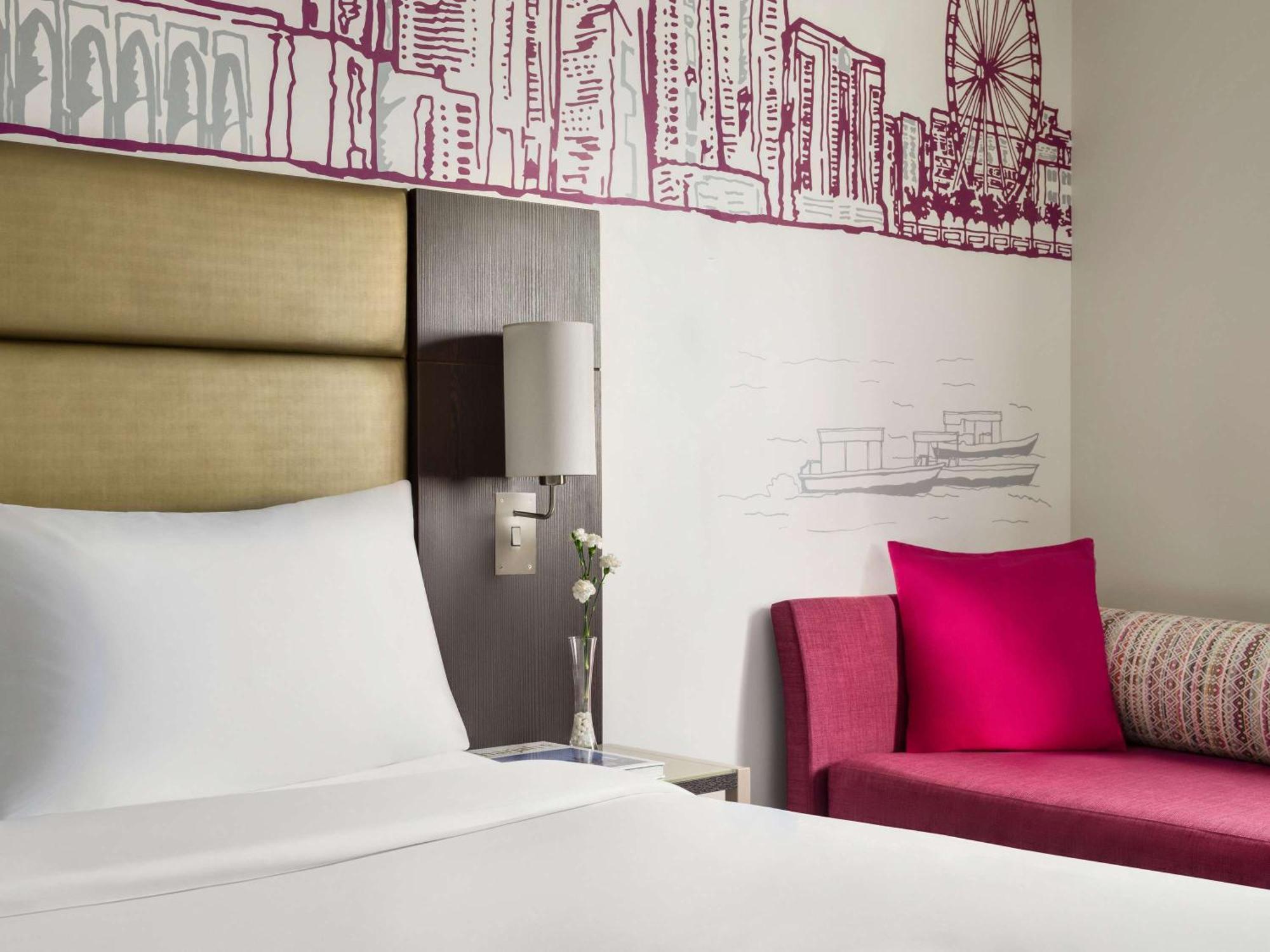 Отель Ibis Styles Шарджа Экстерьер фото