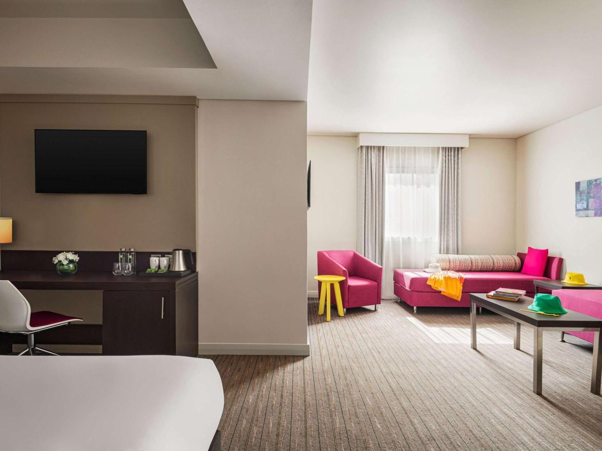 Отель Ibis Styles Шарджа Экстерьер фото