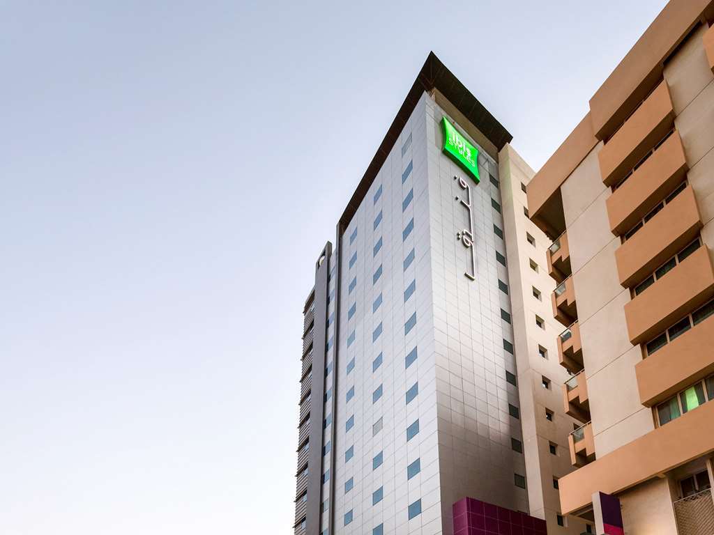 Отель Ibis Styles Шарджа Экстерьер фото
